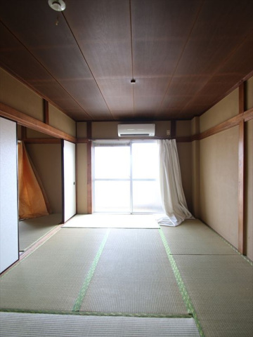 居室・リビング　6帖和室　南向きで明るいお部屋