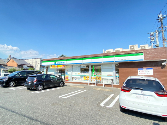 コンビニ　ファミリーマート名古屋塩付通店（コンビニ）まで216m