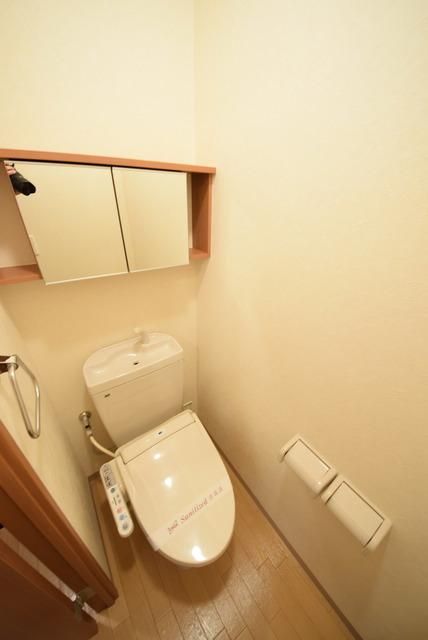トイレ　☆トイレにも収納有ります☆