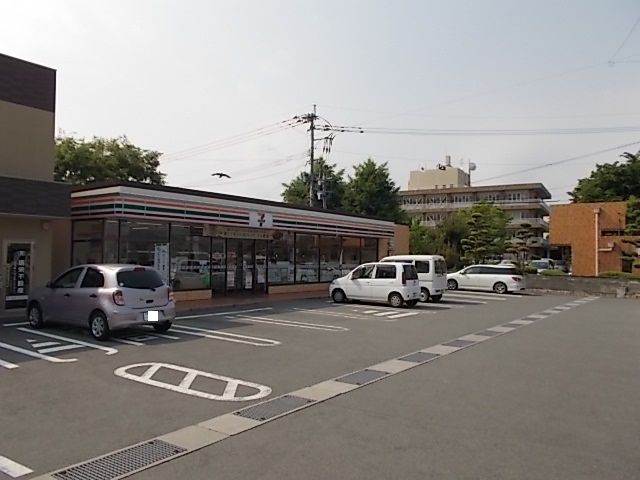 コンビニ　セブンイレブン岩崎店（コンビニ）まで500m