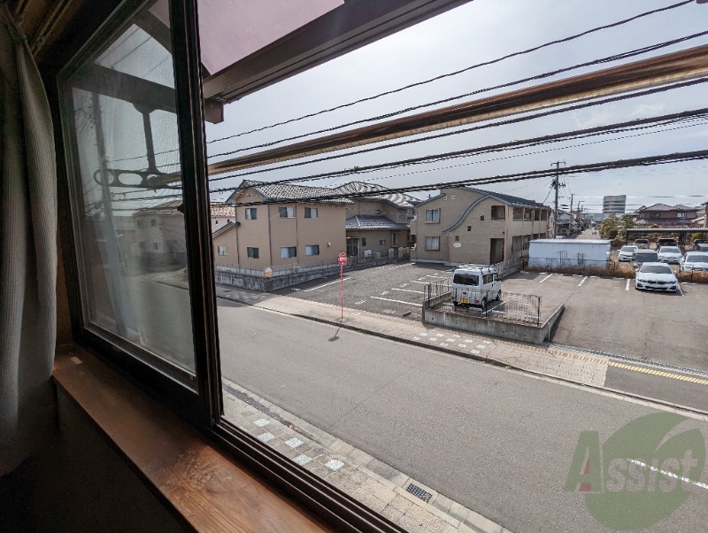 バルコニー　バルコニーはありませんが洗濯物は干せるようになっております。