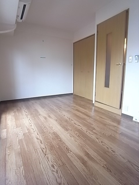 その他部屋・スペース　開放的な寝室です