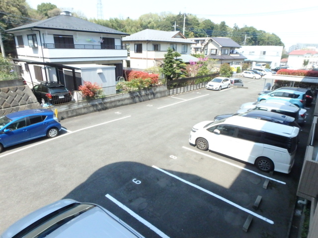 駐車場　敷地内駐車場あります。空き区画をご確認ください。（別契約）