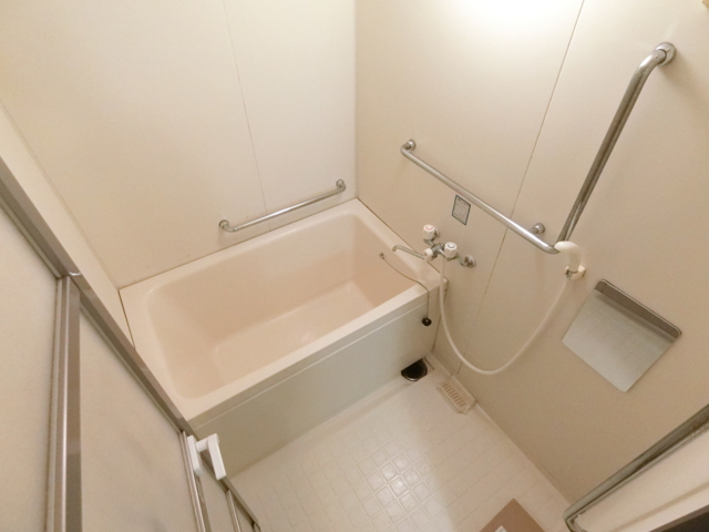 バス・シャワールーム　追い焚き機能付きバスルーム