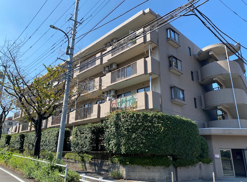 建物外観　グリーンウォークまで徒歩5分！買い物に便利です！