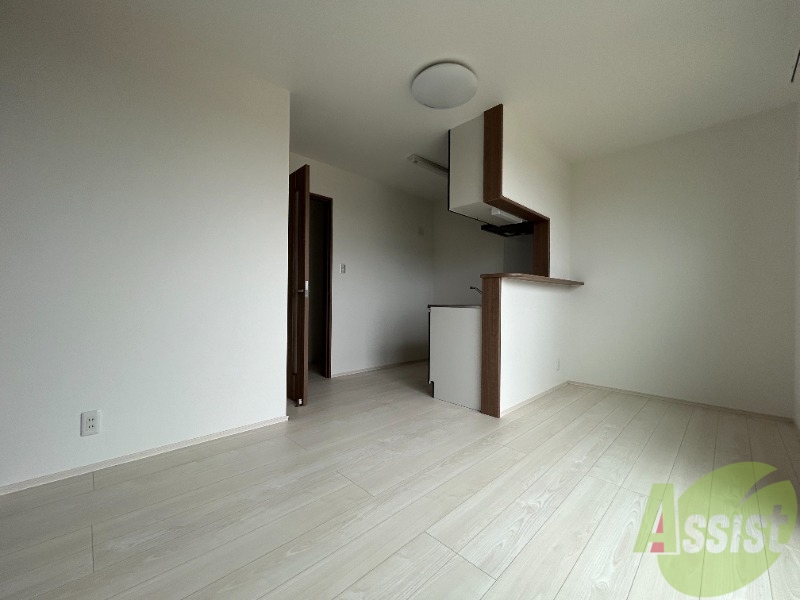 居室・リビング　８．５帖の洋室です。生活のメインとなる部屋ですね。