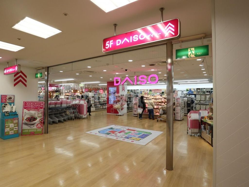 ショッピングセンター　ダイソー　亀有リリオ店（ショッピングセンター）まで550m