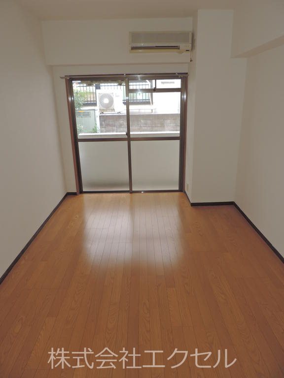 居室・リビング　エアコン付で一年中快適にお住み頂けます。