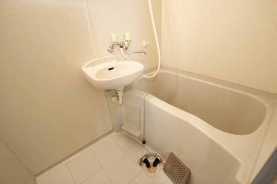 バス・シャワールーム　※別部屋の写真です