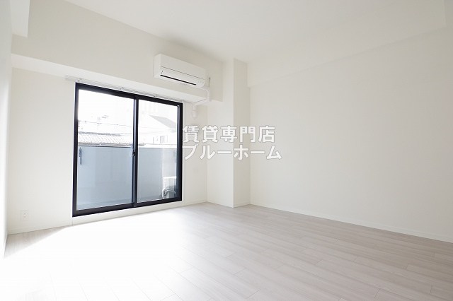 居室・リビング　9.1帖の広い洋室です！