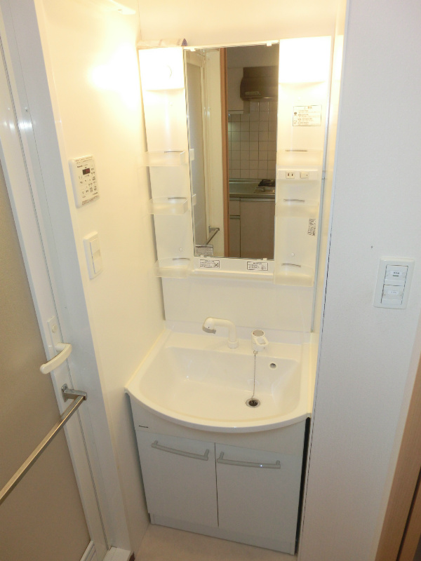 洗面設備　※同物件別号室参考写真