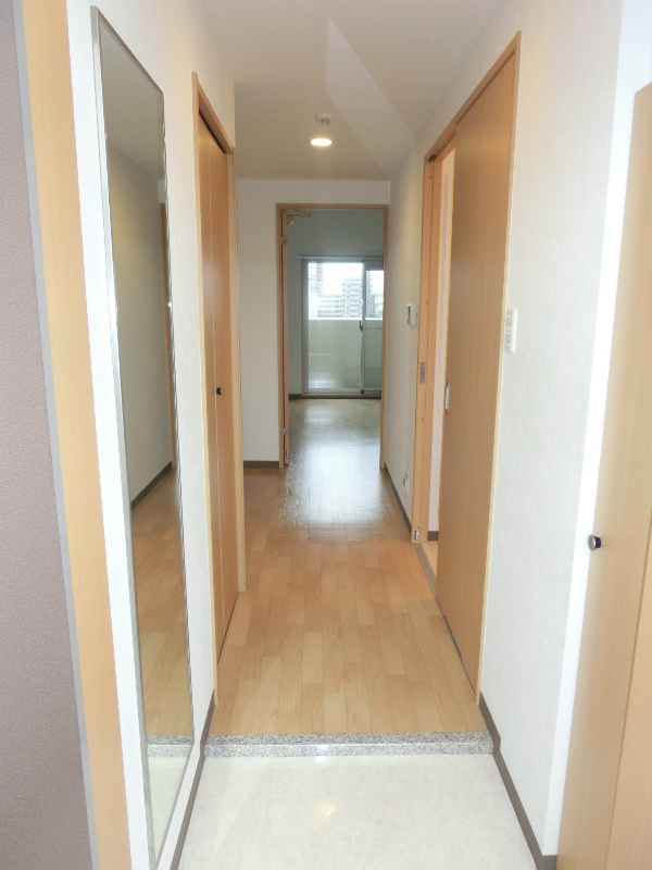 玄関　※同物件別号室参考写真