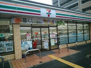 コンビニ　セブンイレブン（コンビニ）まで410m