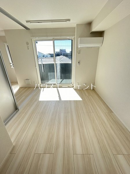 居室・リビング　明るいリビングです☆