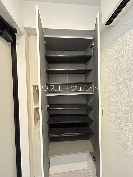 エントランス　シューズBOX完備