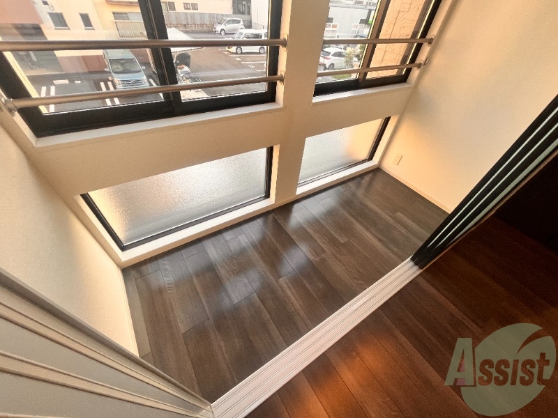 バルコニー　バルコニーはサンルームになっております。悪天候でも安心ですね