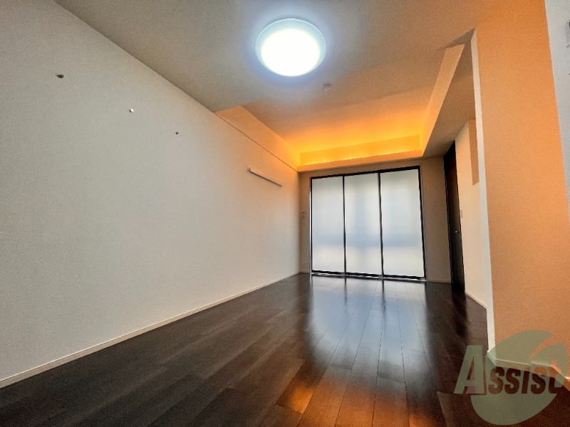 居室・リビング　リビングは広々とした１３帖です。家具の配置に悩みますね。