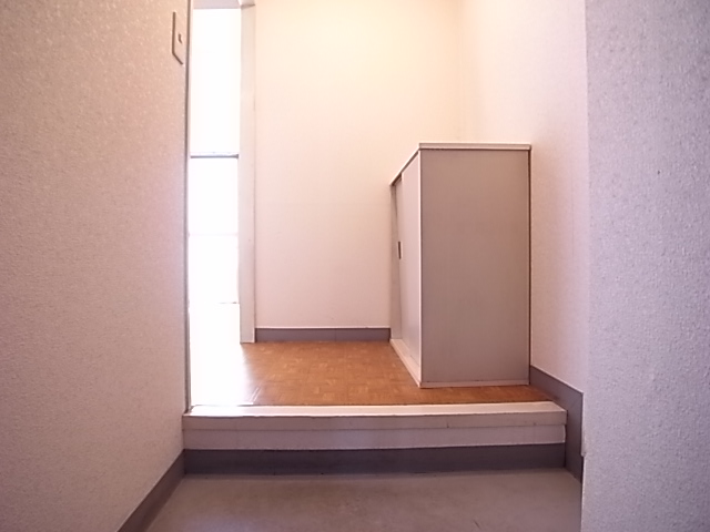 平磯ビルの玄関写真