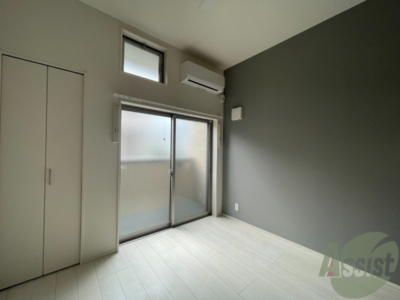 居室・リビング　６．２帖のリビングになります。窓が大きいので陽当たりバッチリ