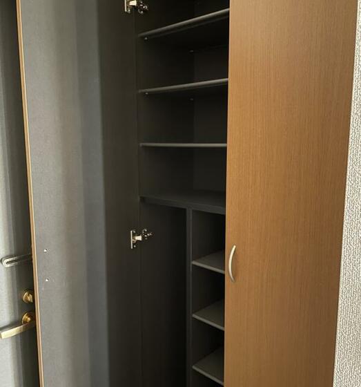 玄関　トールタイプの靴箱