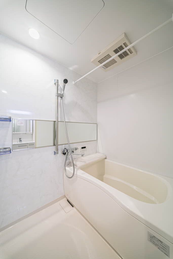 バス・シャワールーム　バスルーム