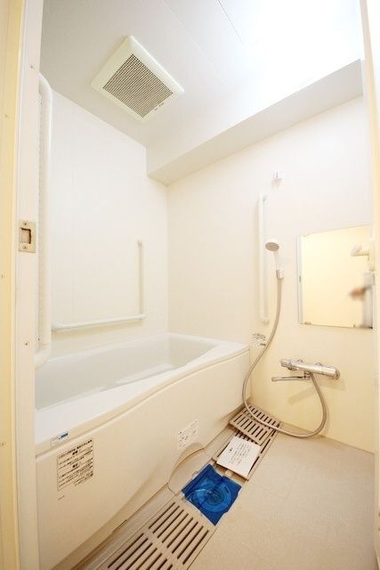 バス・シャワールーム　同タイプの別部屋参考写真です