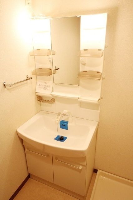 洗面設備　同タイプの別部屋参考写真です