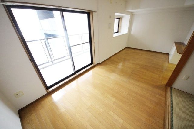 居室・リビング　同タイプの別部屋参考写真です