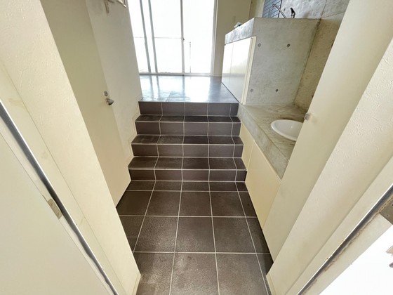 玄関　※別部屋の写真です