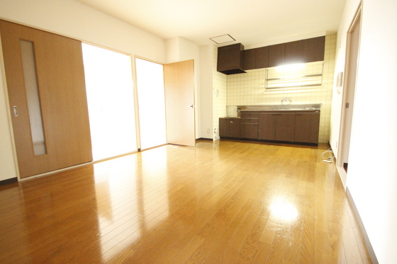 居室・リビング　※他の号室の写真になります。