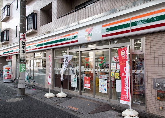 コンビニ　セブンイレブン（コンビニ）まで495m