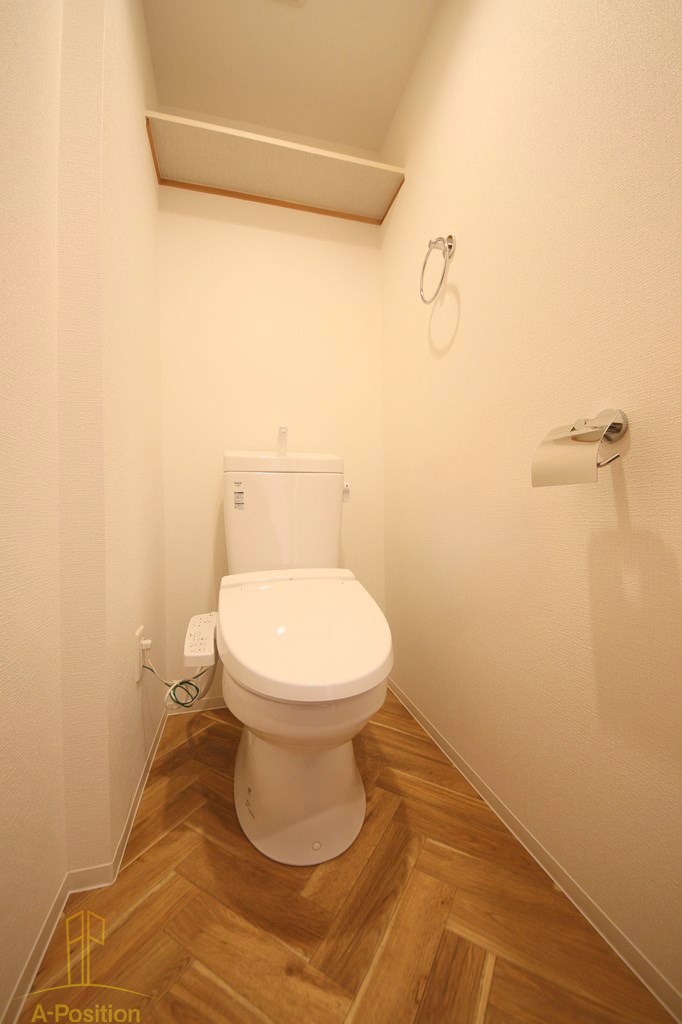 トイレ　SERENiTE-04