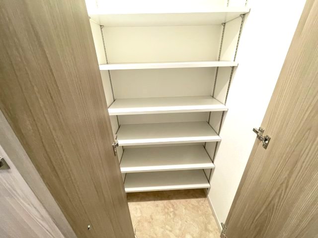 収納　イメージとして同建物他部屋を表示しています