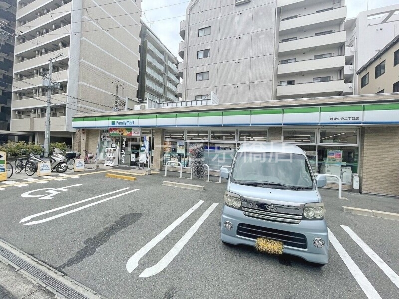 コンビニ　ファミリーマート城東中央二丁目店（コンビニ）まで377m