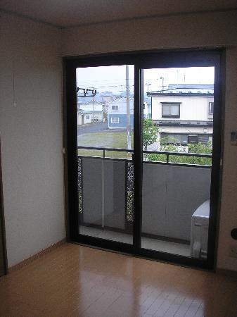 居室・リビング　同タイプの写真です。