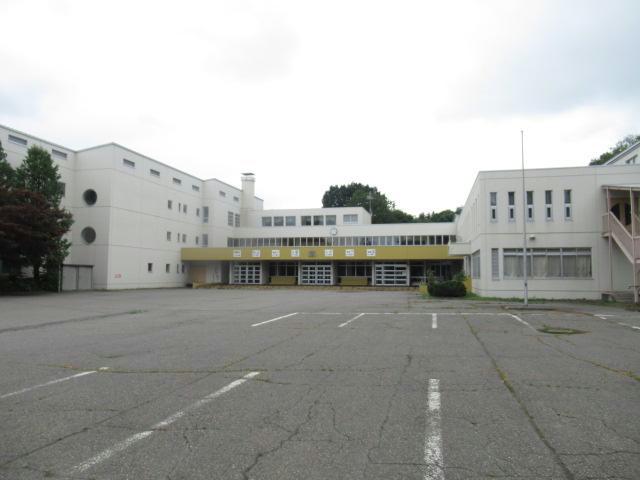小学校　芽室町立芽室小学校（小学校）まで623m