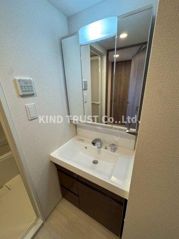 洗面設備　コンパクトで使いやすい洗面所