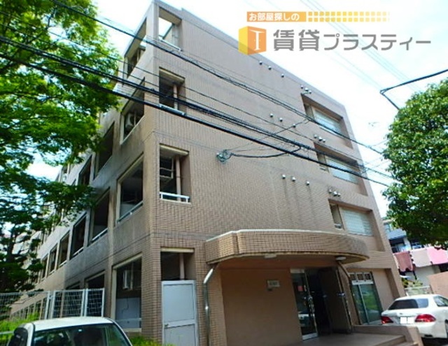 建物外観　落ち着いた雰囲気の大型マンション