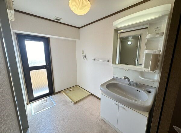 洗面設備　使いやすい洗面所です