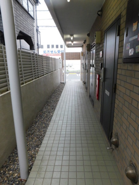 ロビー　１階外廊下