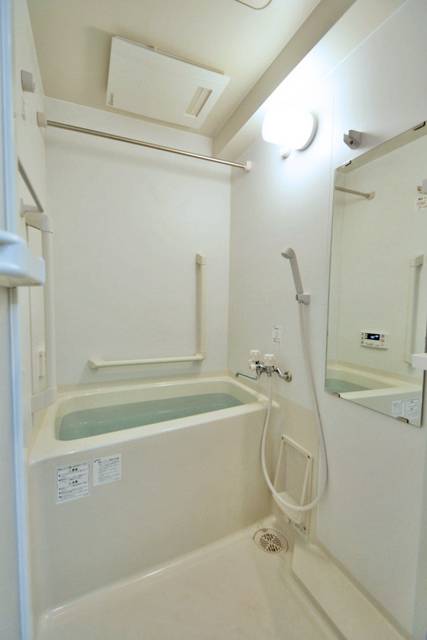 バス・シャワールーム　バスルーム