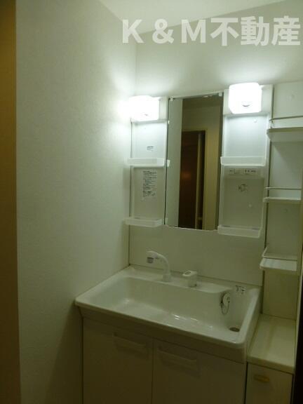 洗面設備　使いやすい洗面所です