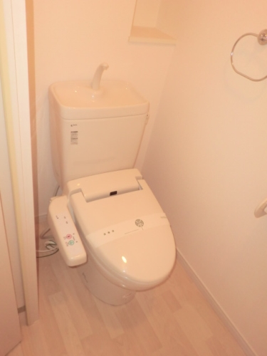 トイレ　※写真は別部屋参考写真です。実際の色や配置が異なる場合があり