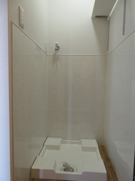 洗面設備　明るい洗面所です