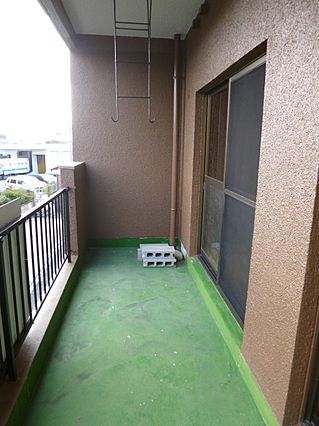 バルコニー　お洗濯にも便利なバルコニー付き