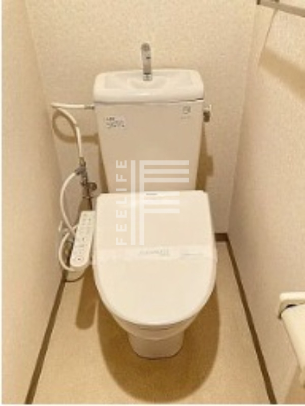 トイレ　同間取り別部屋の写真です、ご参考までに。