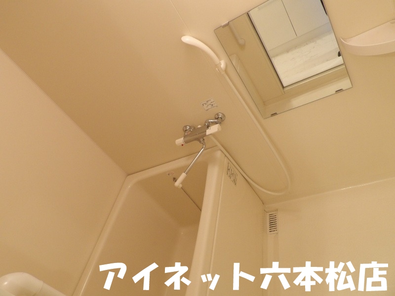 バス・シャワールーム　一日の疲れを癒しましょう。