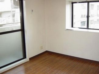 居室・リビング　同物件別部屋のお写真です