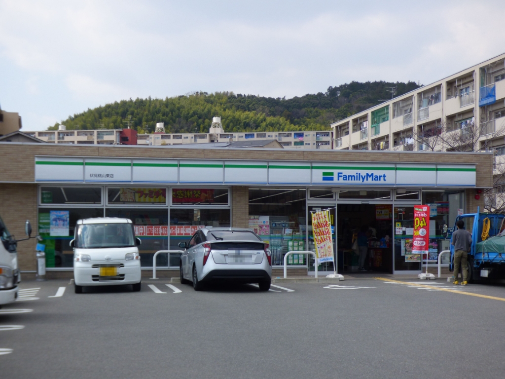 コンビニ　ファミリーマート 伏見桃山東店（コンビニ）まで345m