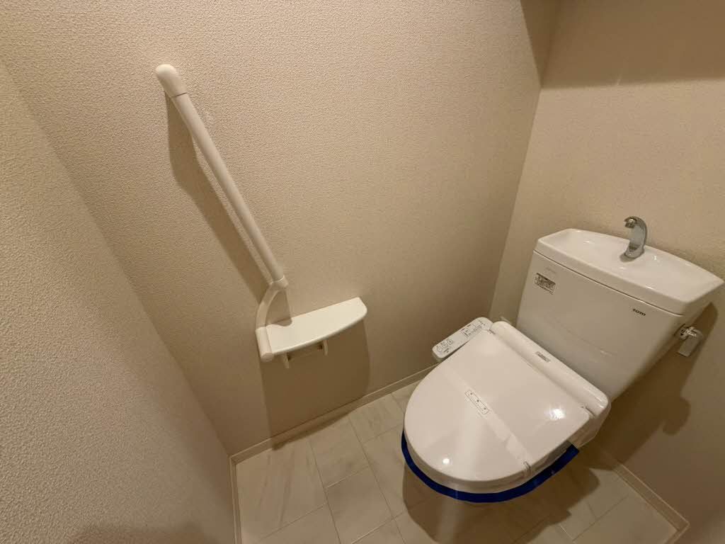 トイレ　毎日つかうものだからこそ、人にやさしく、清潔な機能付便座で…